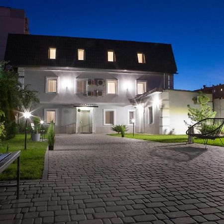 Apartment In The City Center - Gimnasiyna Naberezhna 24A-1 哈尔科夫 外观 照片