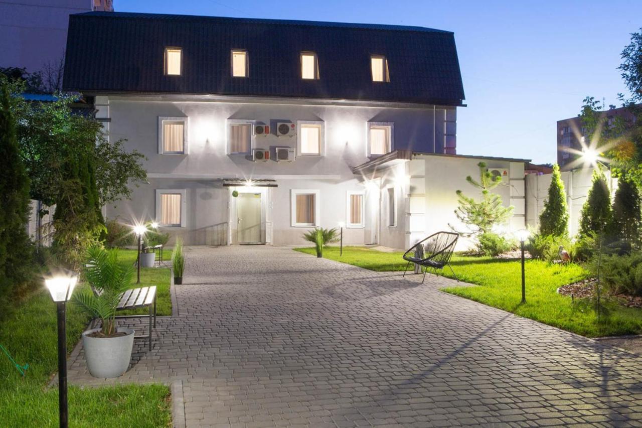 Apartment In The City Center - Gimnasiyna Naberezhna 24A-1 哈尔科夫 外观 照片