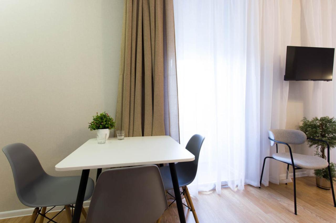 Apartment In The City Center - Gimnasiyna Naberezhna 24A-1 哈尔科夫 外观 照片